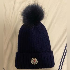 Moncler navy blue wool hat with detachable puff
